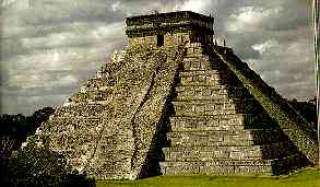 los monumentos de los mayas más notables son las pirámides, templos y cuidades.